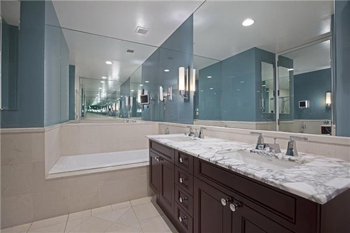 Photo for Bridge Tower Place - 401 East 60th Street Condominium in Upper East Side, Manhattan