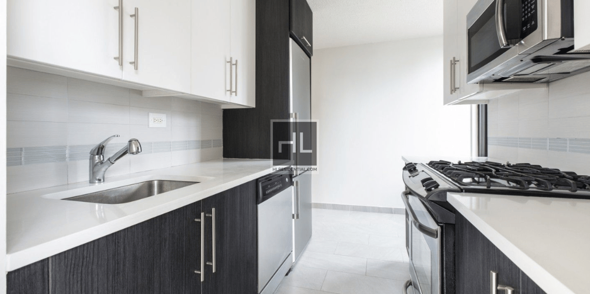 Photo for 300 East 34th - 300 East 34th Street Rental Building in Murray Hill, Manhattan