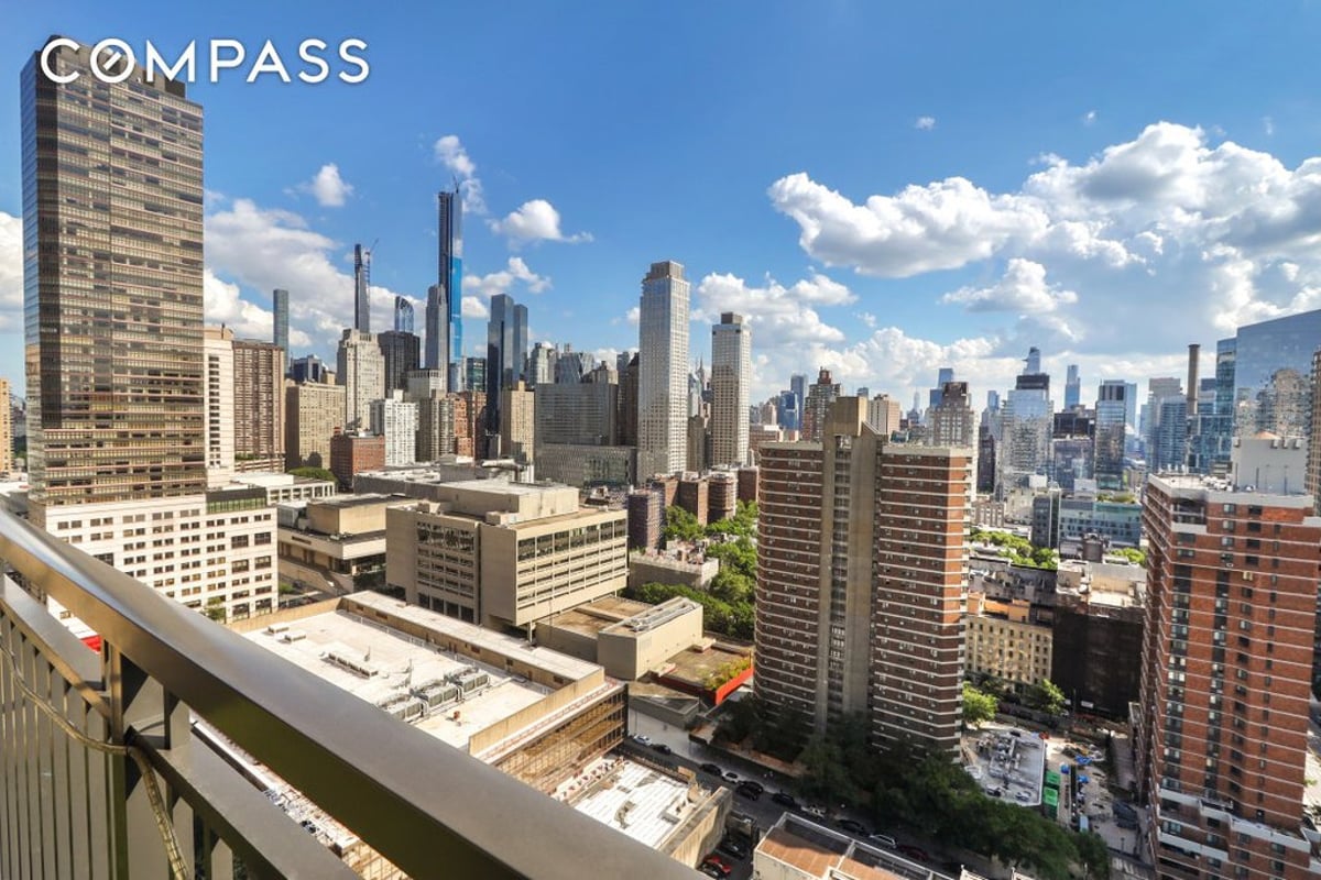 Photo for Lincoln Towers - 140 West End Avenue Condominium in Upper West Side, Manhattan