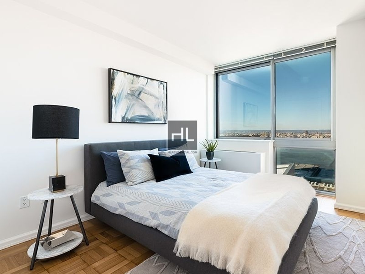 Photo for 505 WEST 37 STREET - 505 West 37th Street Rental Building in Hudson Yards, Manhattan