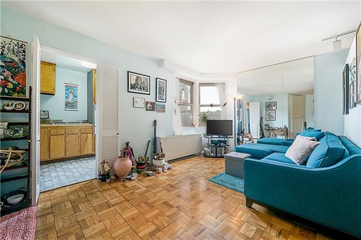 Photo for Fairmont Manor - 401 East 86th Street Cooperative in Upper East Side, Manhattan