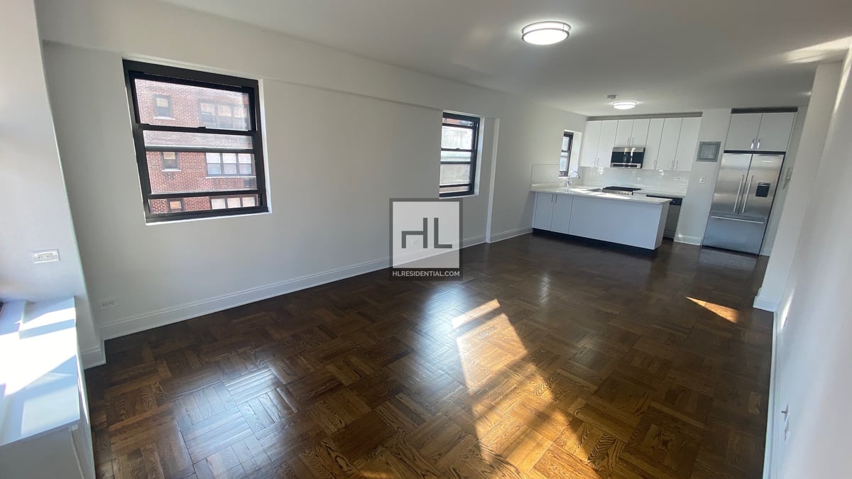 Photo for 165 East 35th Street - 165 East 35th Street Rental Building in Murray Hill, Manhattan