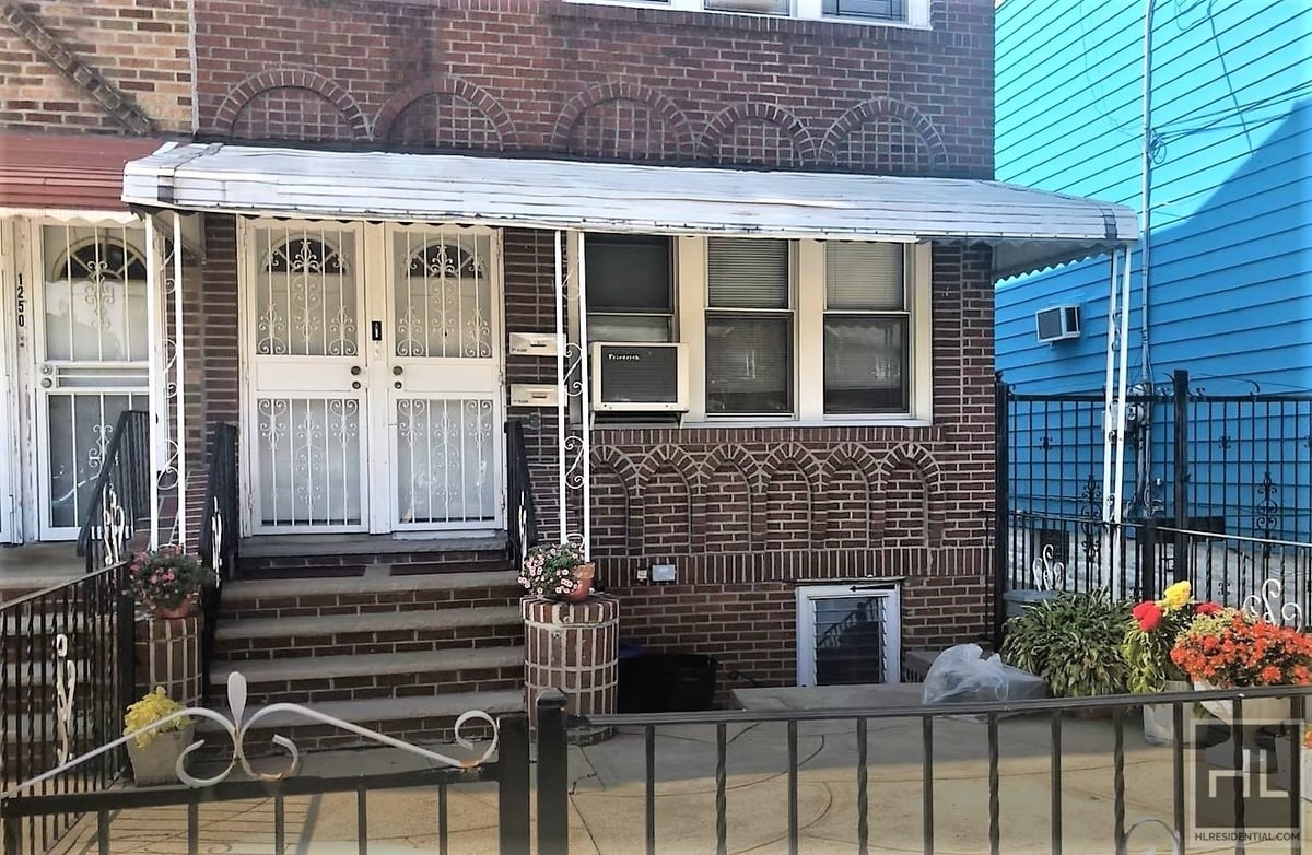 BEAUTIFUL AND SUNNY 2 BEDROOM REMSEN AVENUE/ PRIME CANARSIE Rental