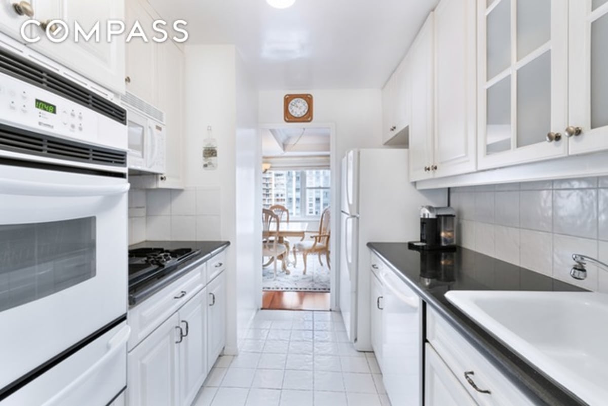 Photo for Emery Towers - 400 East 77th Street Cooperative in Lenox Hill, Manhattan