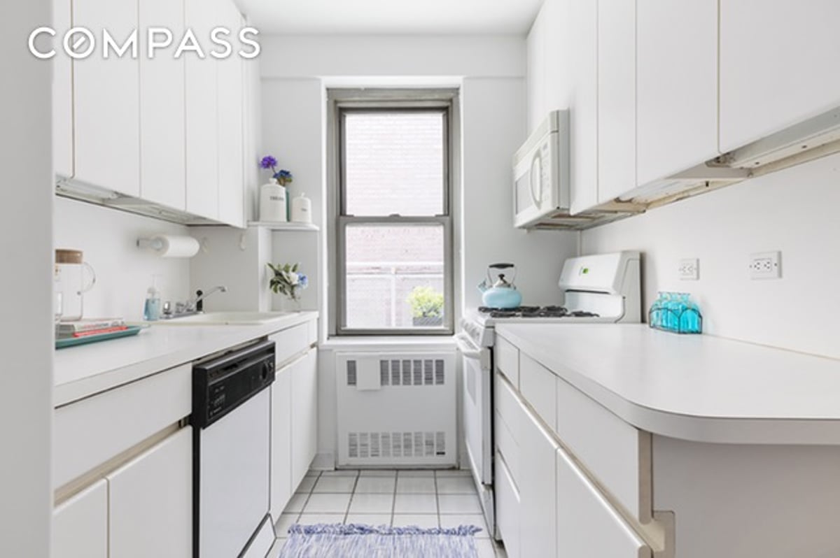 Photo for Sutton Gardens - 420 East 55th Street Cooperative in Midtown East, Manhattan