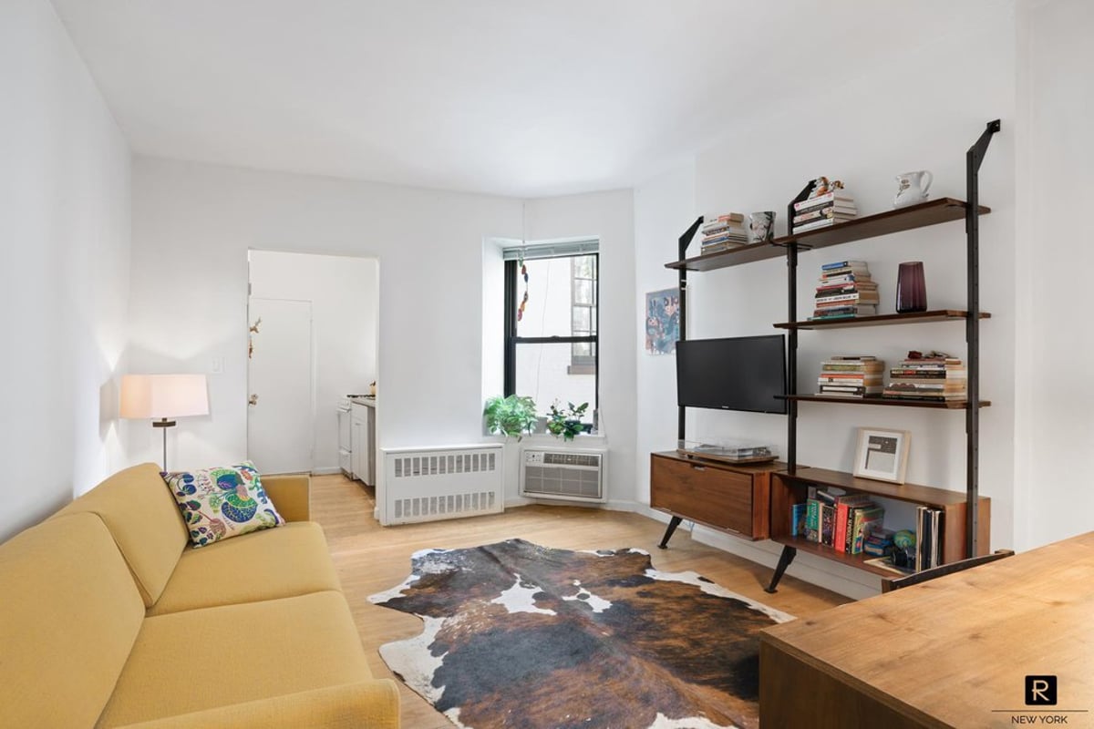 Photo for 121 East 10th Street - 121 East 10th Street Cooperative in East Village, Manhattan