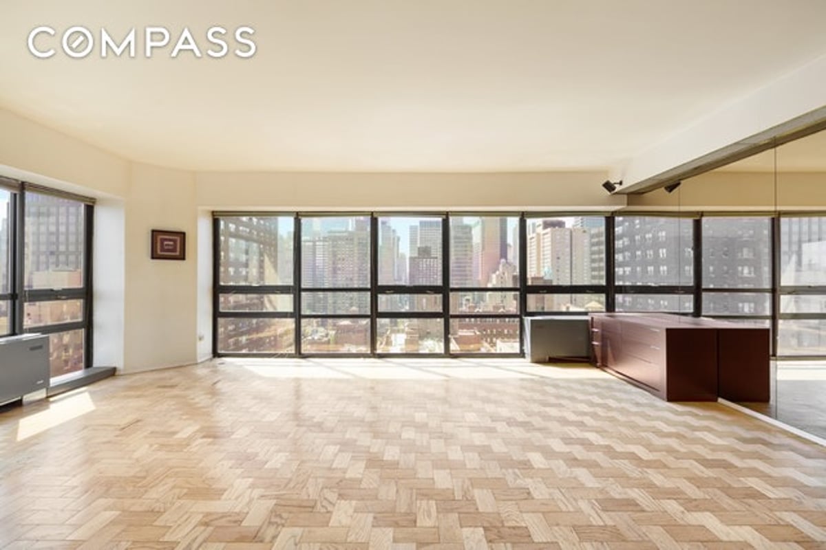 Photo for The St. James's Tower - 415 East 54th Street Condominium in Midtown East, Manhattan