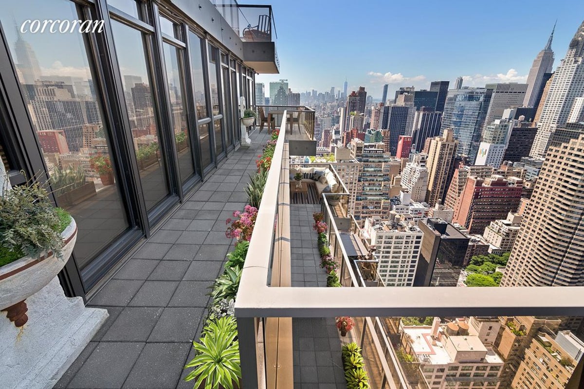 Photo for 100 United Nations Plaza - 100  United Nations Plaza Condominium in Midtown East, Manhattan