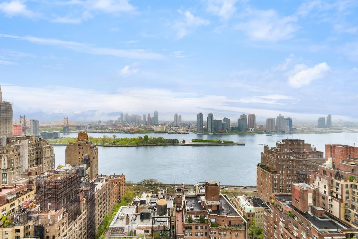 Photo for Grand Beekman - 400 East 51St Street Condominium in Midtown East, Manhattan