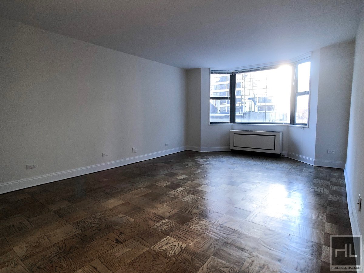 Photo for 400 East 71st Street - 400 East 71St Street Rental Building in Lenox Hill, Manhattan
