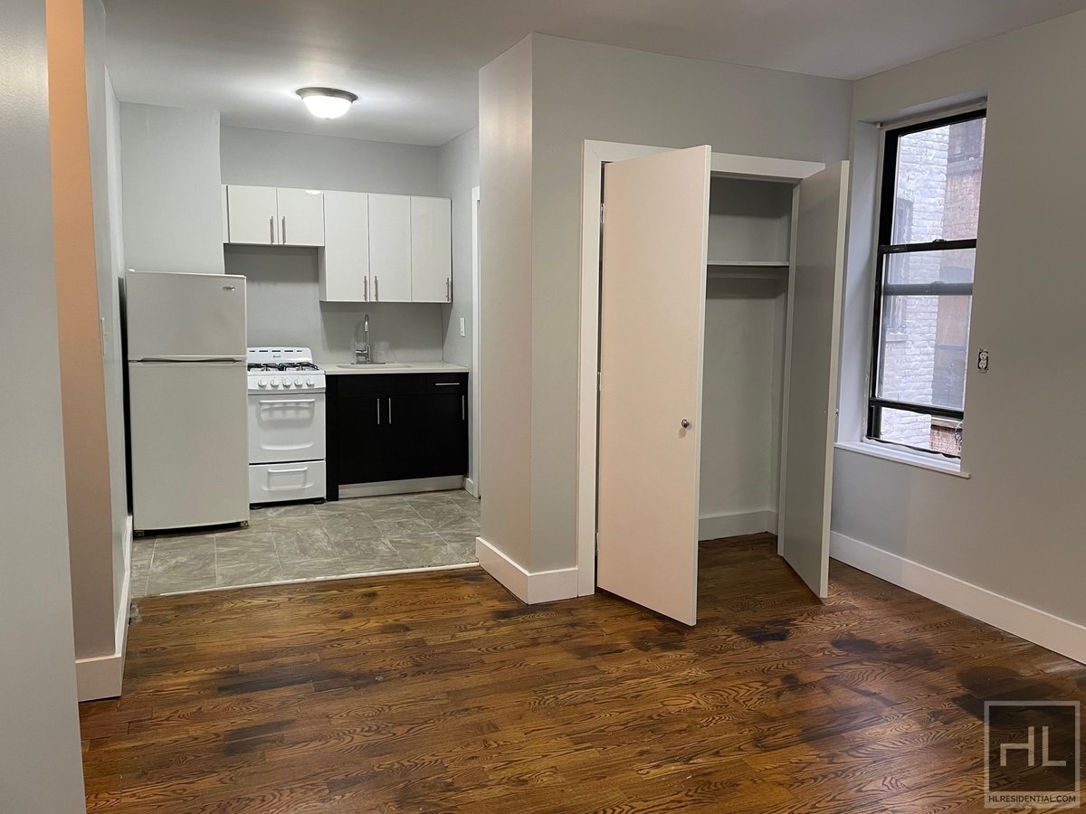 LOVELY, BRIGHT AND LARGE STUDIO EAST 22 STREET/DITMAS PARK Rental