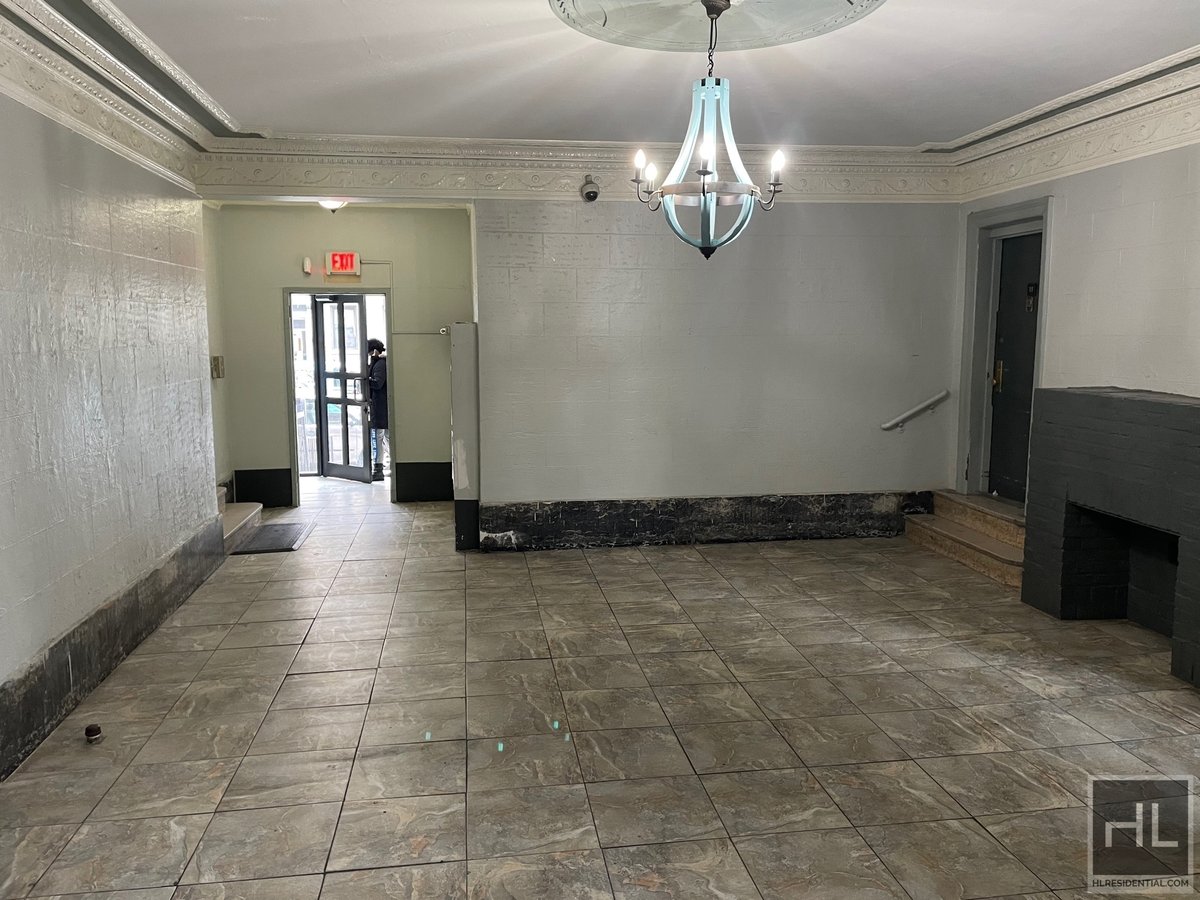 LOVELY, BRIGHT AND LARGE STUDIO EAST 22 STREET/DITMAS PARK Rental