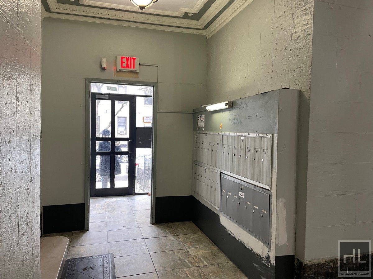 LOVELY, BRIGHT AND LARGE STUDIO EAST 22 STREET/DITMAS PARK Rental