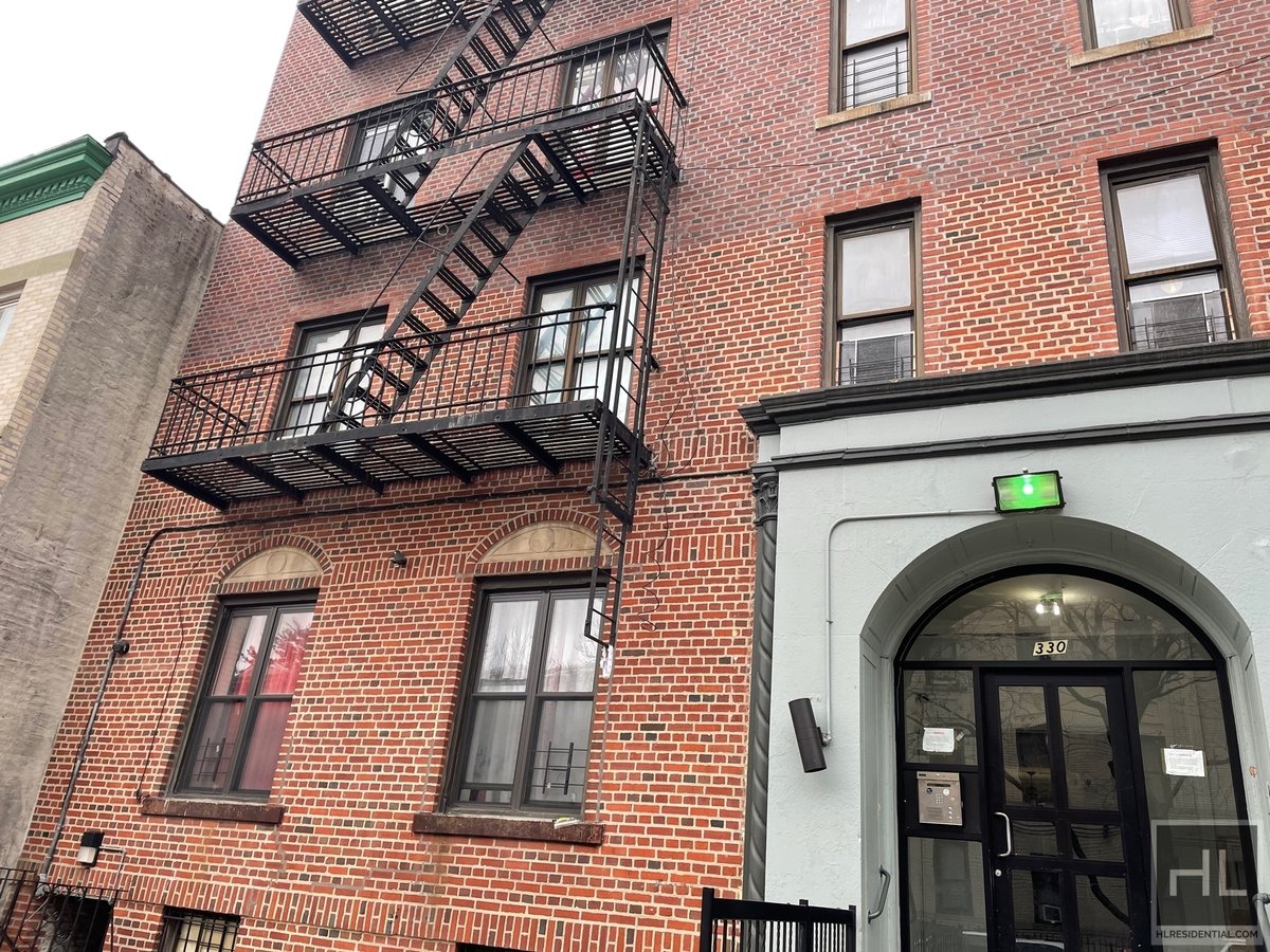 LOVELY, BRIGHT AND LARGE STUDIO EAST 22 STREET/DITMAS PARK Rental