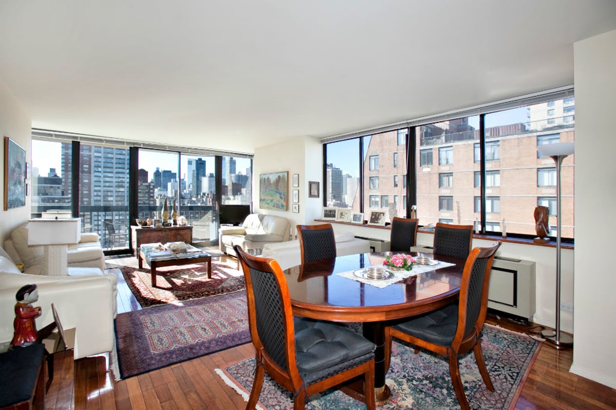 Photo for The Saratoga - 330 East 75th Street Condominium in Upper East Side, Manhattan