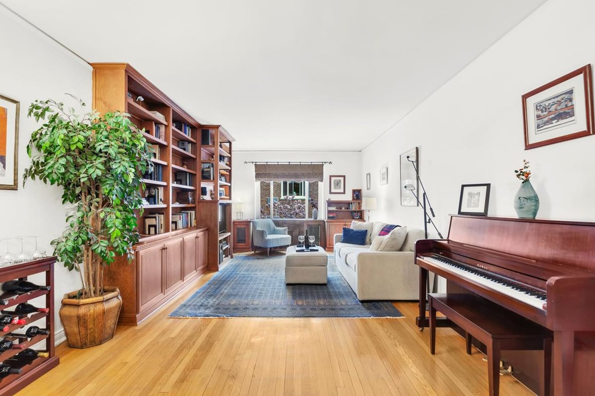 Photo for Gracie Gardens - 515 East 89th Street Cooperative in Upper East Side, Manhattan