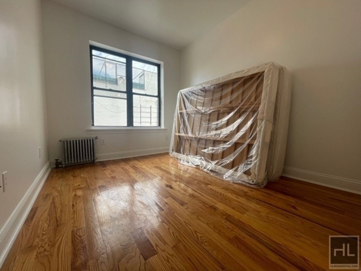 At this price, in East Flatbush, Luxury 1 bedroom apt is definitely worth scheduling a viewing