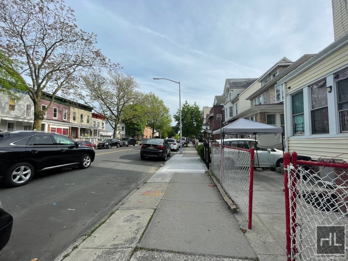 XXL VERY BRIGHT & COZY ROOMS FOR RENT NEW YORK AVENUE/ PRIME EAST