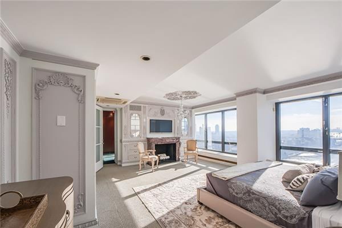 Photo for The Promenade - 530 East 76th Street Condominium in Upper East Side, Manhattan