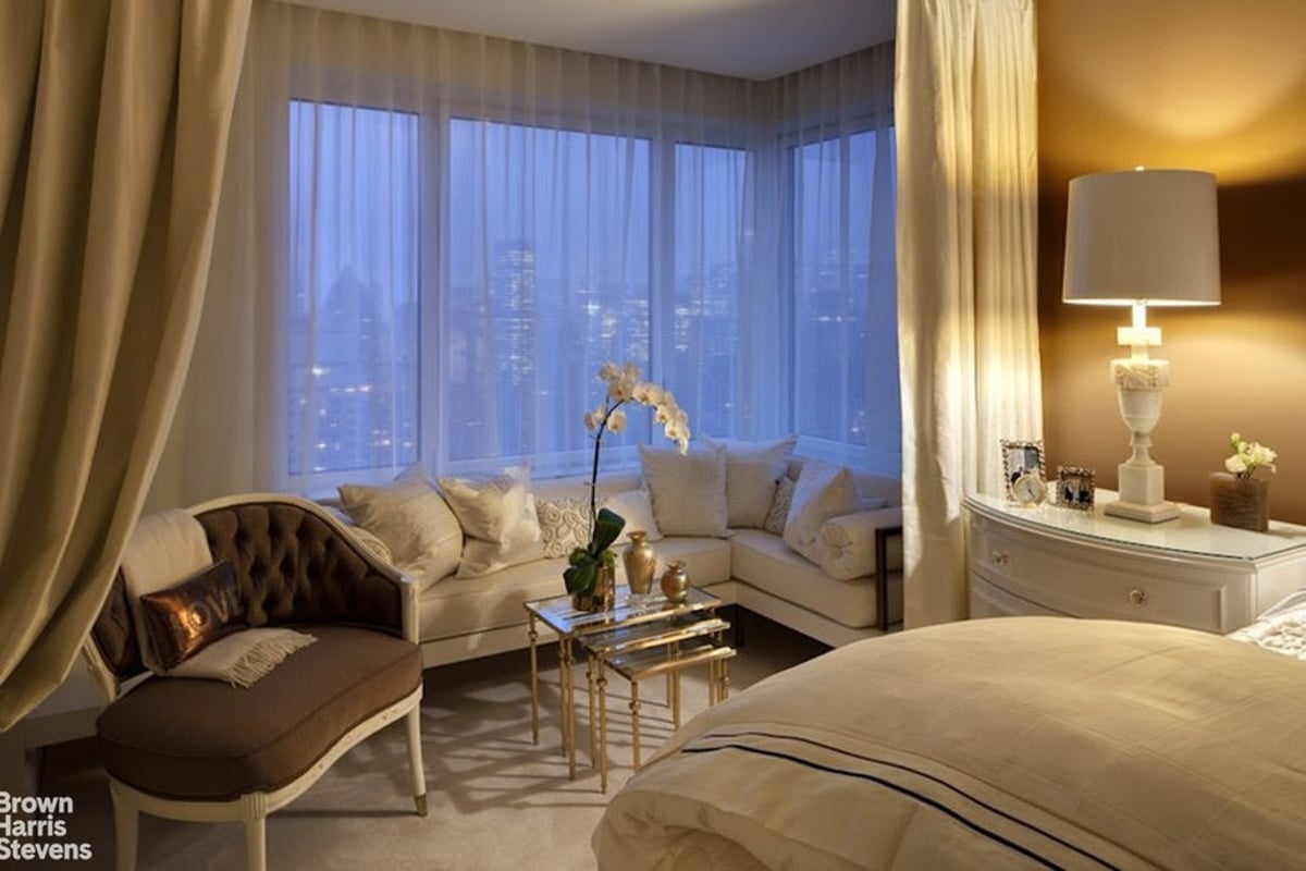 Photo for The Sovereign - 425 East 58th Street Cooperative in Sutton Place, Manhattan