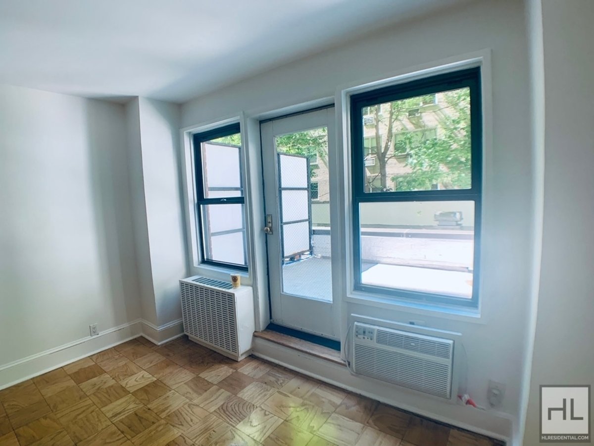 Photo for Wimbledon Tower - 236 East 36th Street Rental Building in Murray Hill, Manhattan