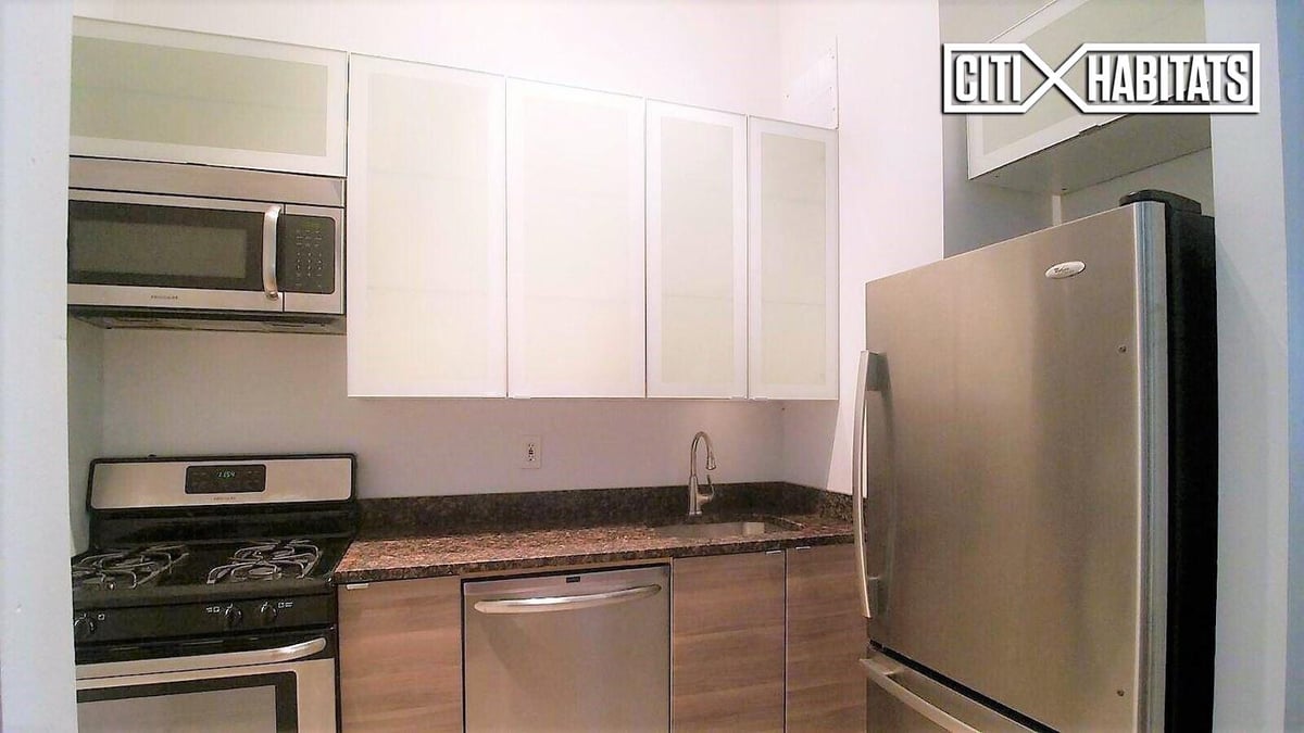 Photo for 80 VARICK STREET - 80 Varick Street Rental Building in Hudson Square, Manhattan