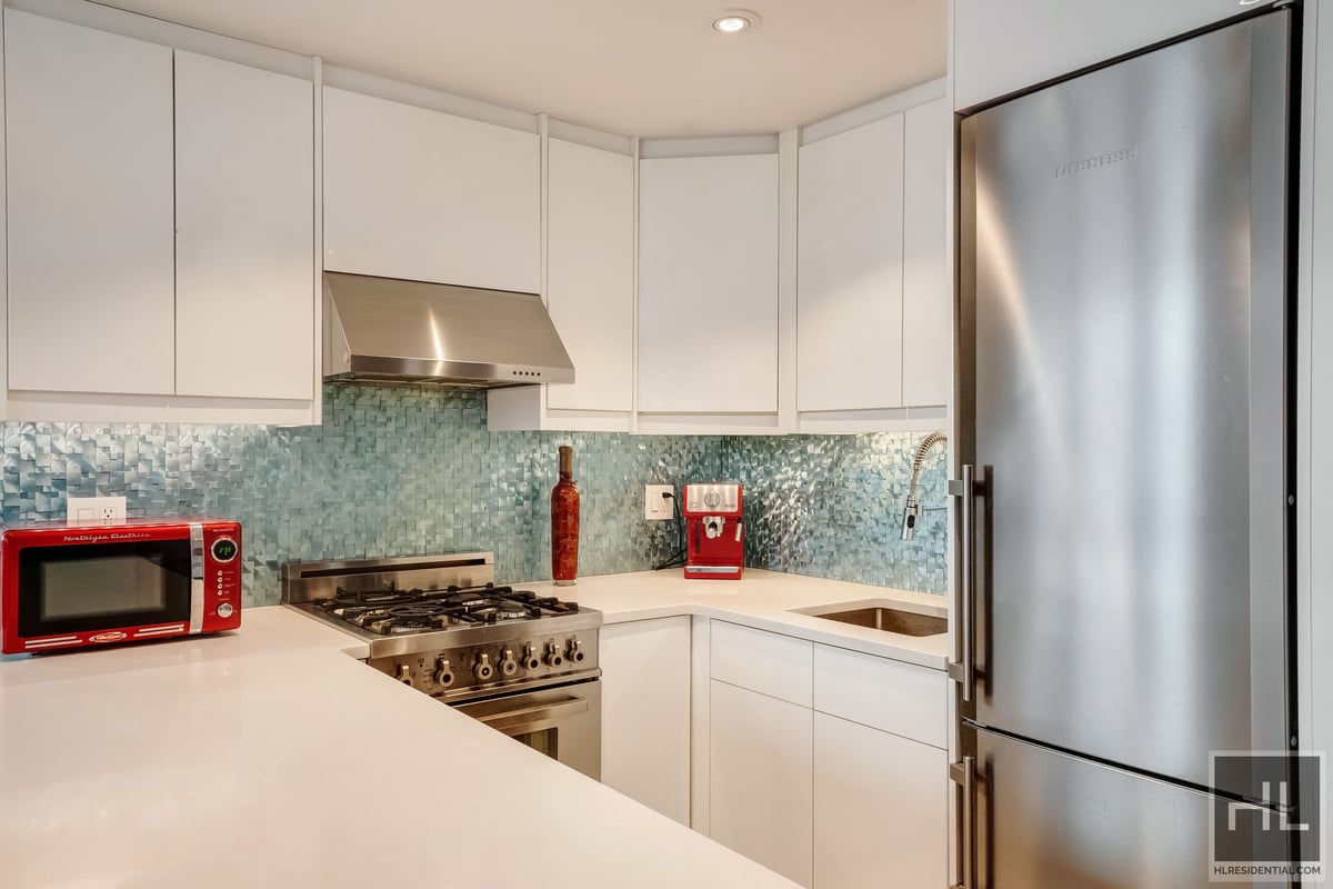 Photo for The Delegate - 301 East 45th Street Condominium in Midtown East, Manhattan