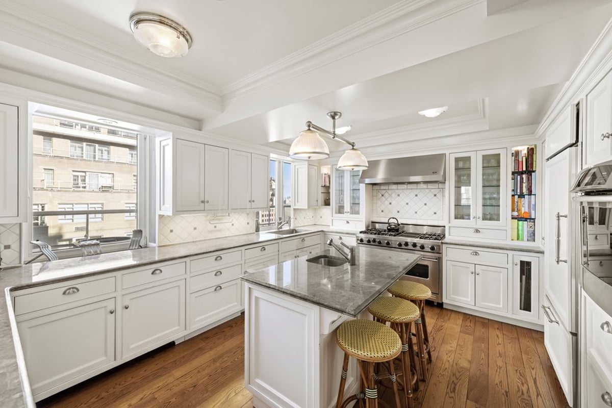 Photo for 860 Fifth Avenue - 860 5th Avenue Cooperative in Upper East Side, Manhattan