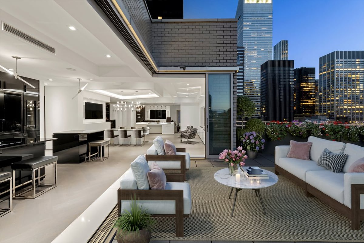 Photo for 200 East 57th Street - 200 East 57th Street Cooperative in Midtown East, Manhattan