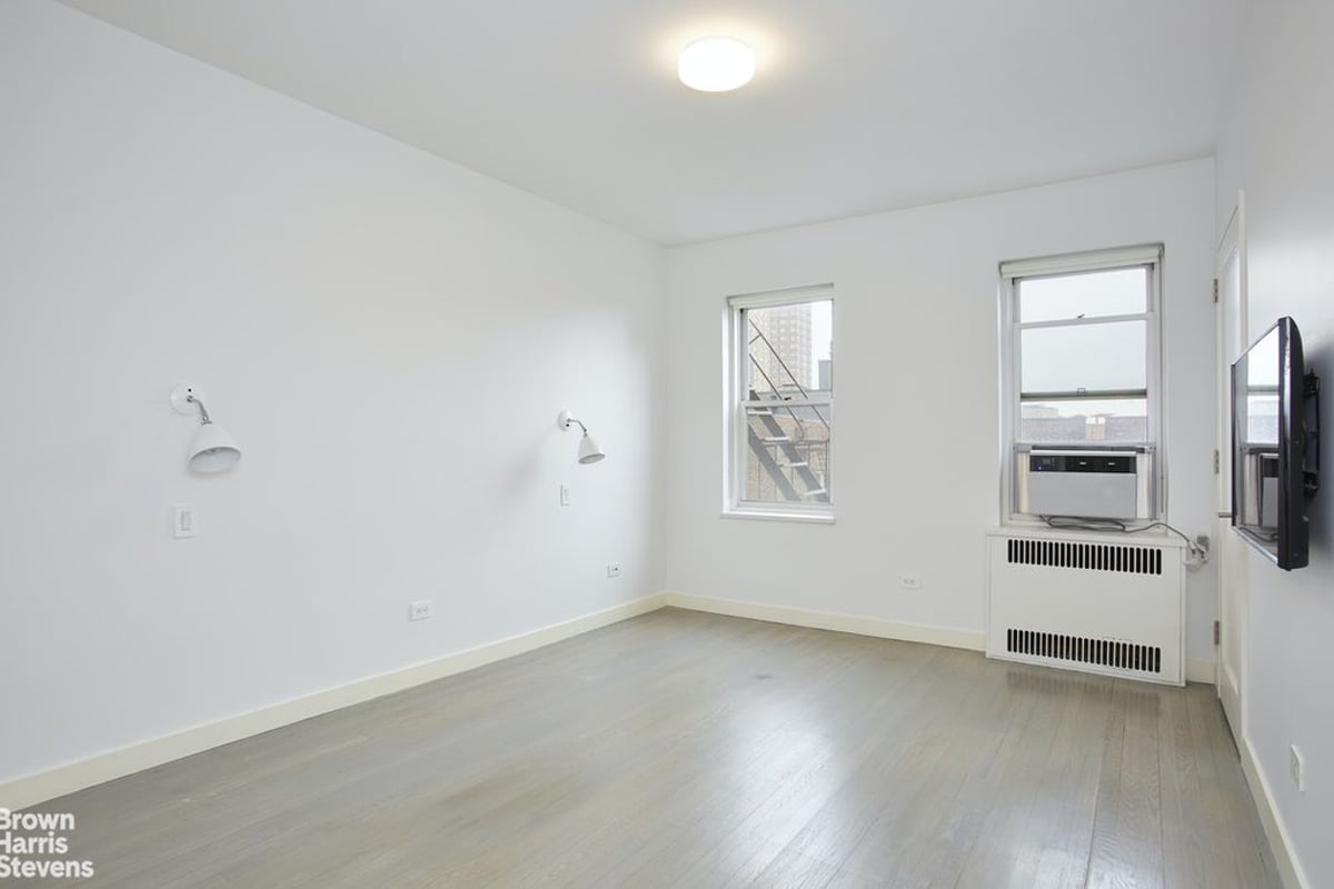 Photo for Gracie Gardens - 515 East 89th Street Cooperative in Upper East Side, Manhattan