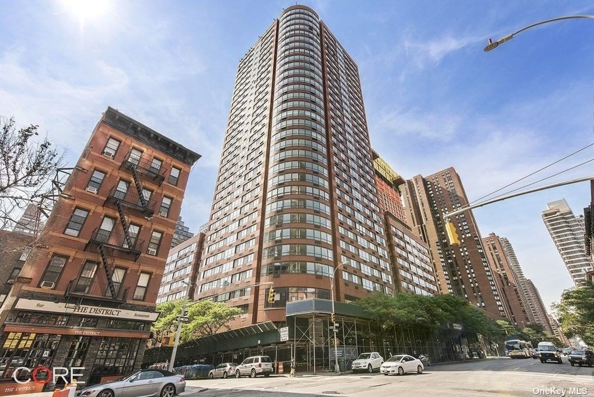 Photo for Carnegie Park Condominium - 200 East 94th Street Condominium in Upper East Side, Manhattan