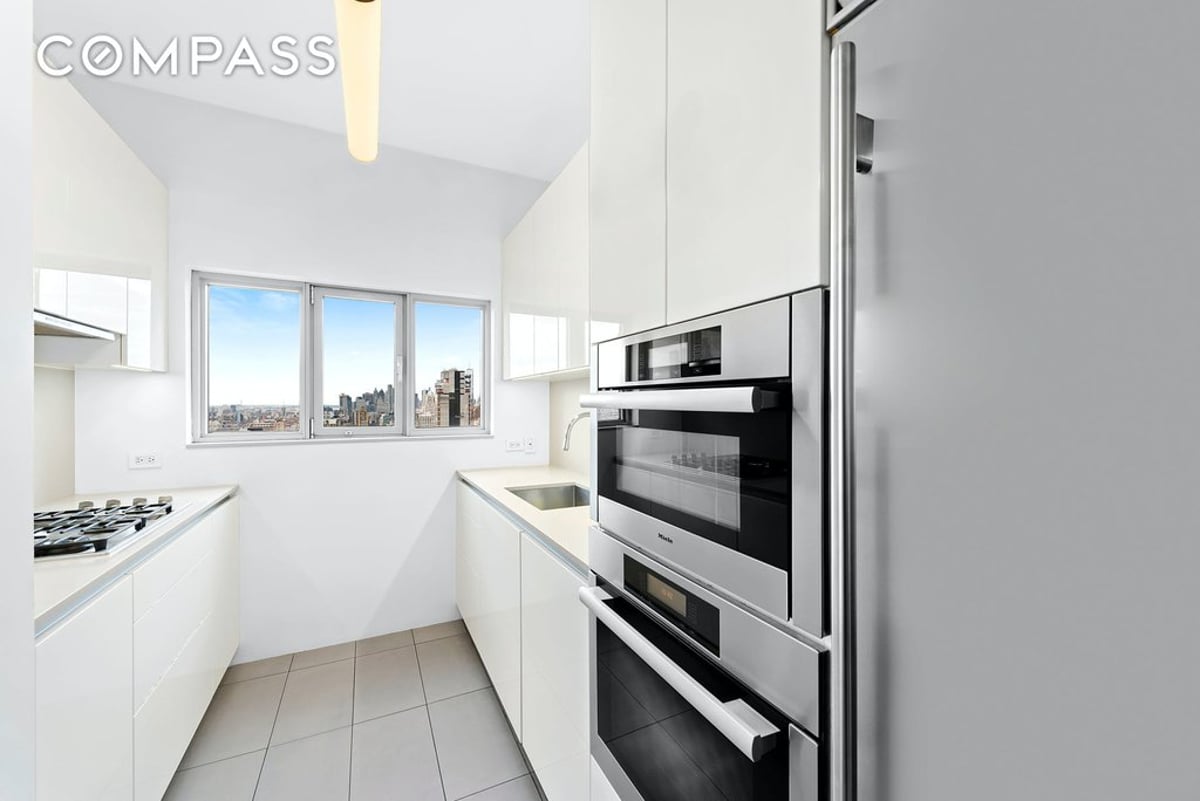 Photo for The Future Condominium - 200 East 32nd Street Condominium in Murray Hill, Manhattan