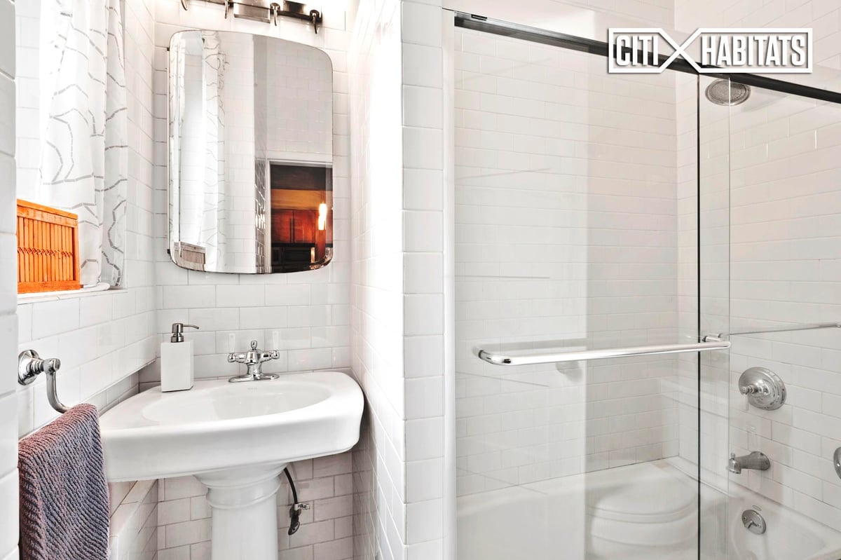 Photo for Lincoln Spencer Apartments - 140 West 69th Street Cooperative in Upper West Side, Manhattan