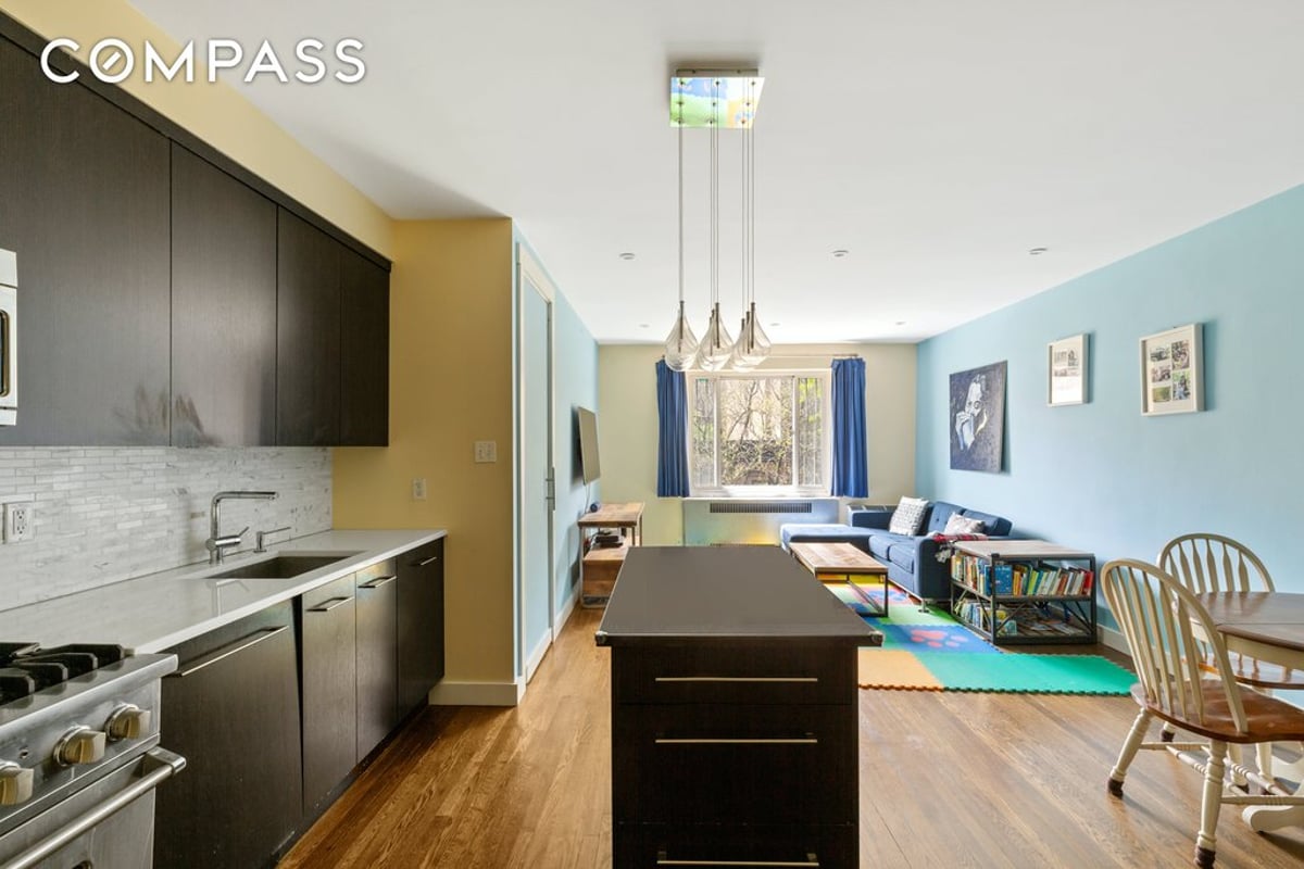 Photo for Gracie Gardens - 515 East 89th Street Cooperative in Upper East Side, Manhattan