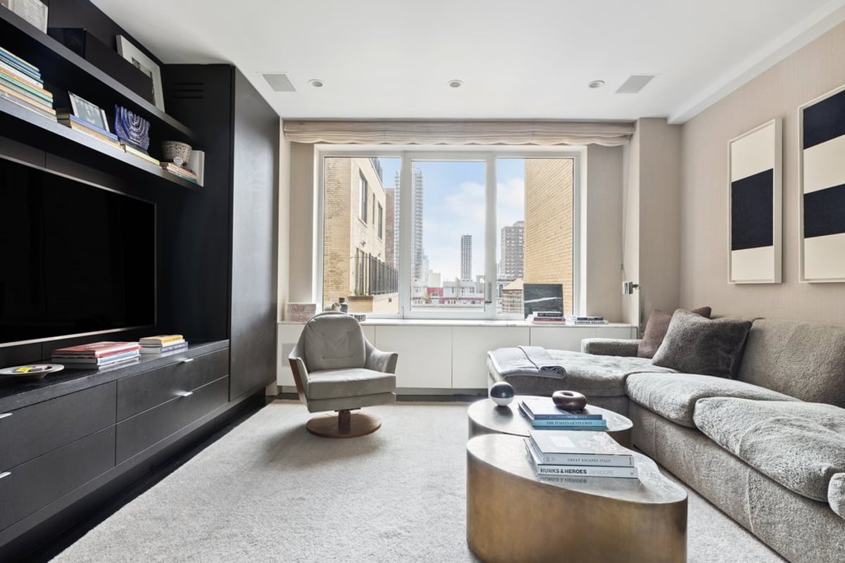 Photo for 1095 PARK AVENUE - 1095 Park Avenue Cooperative in Upper East Side, Manhattan