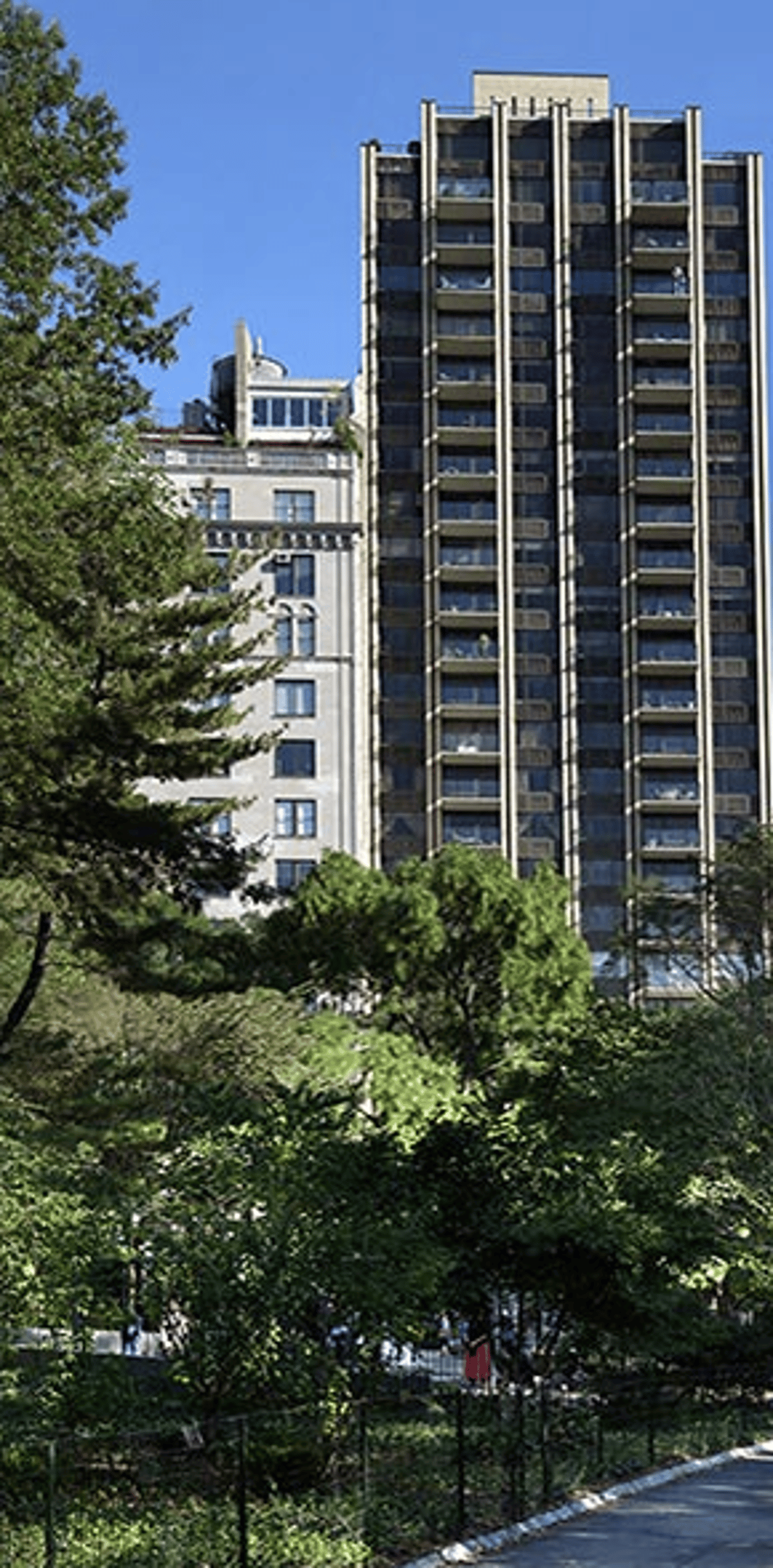Photo for 985 5th AVENUE - 985 5th Avenue Rental Building in Upper East Side, Manhattan