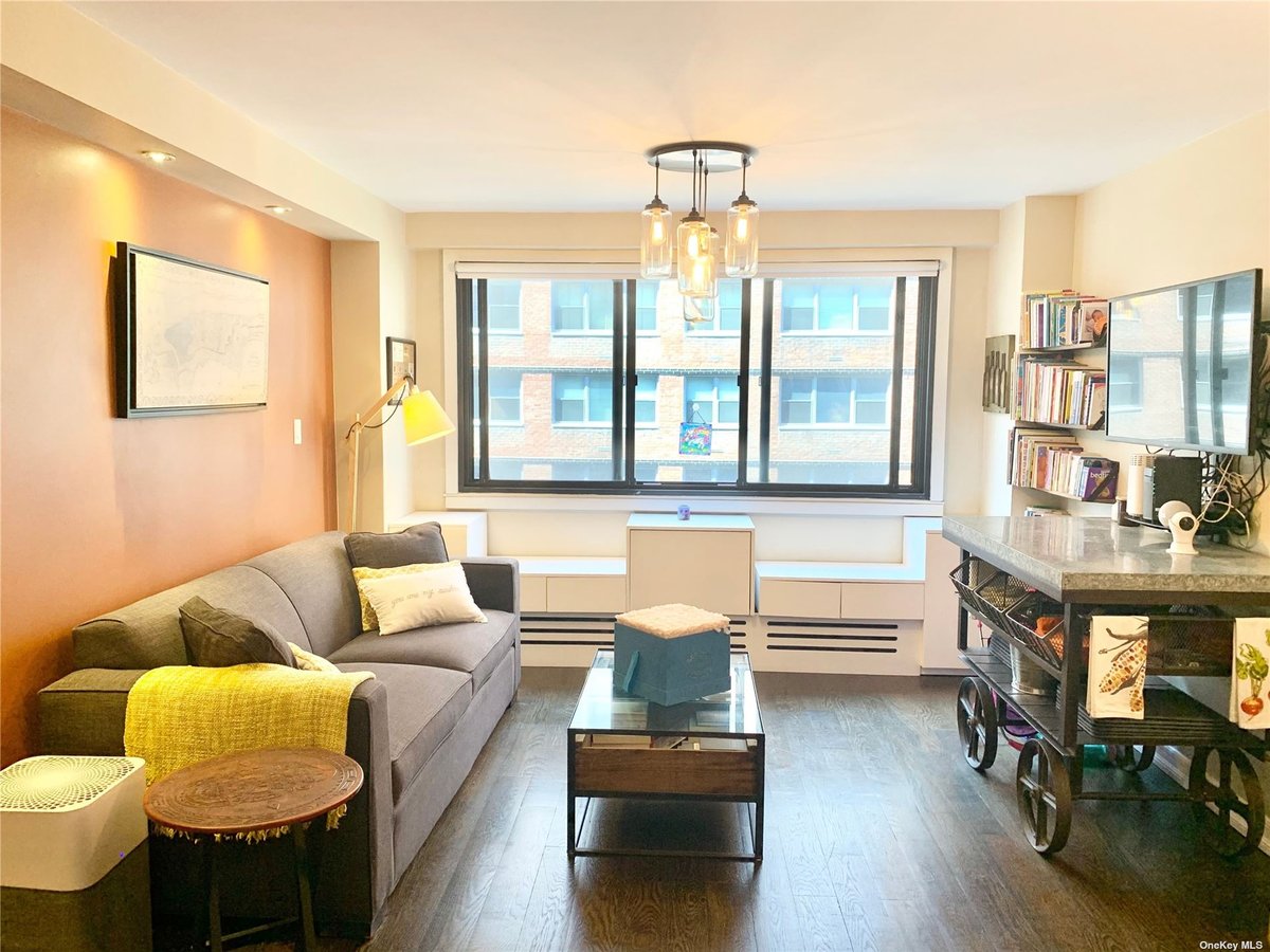 Photo for The Chelsea Lane - 16 West 16th Street Cooperative in Flatiron, Manhattan