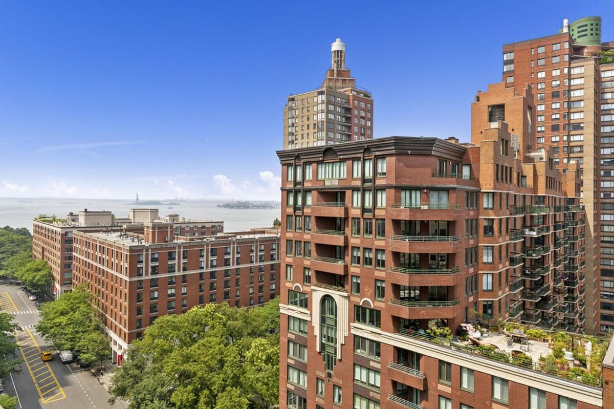 Photo for Hudson View East - 250 South End Avenue Condominium in Battery Park City, Manhattan