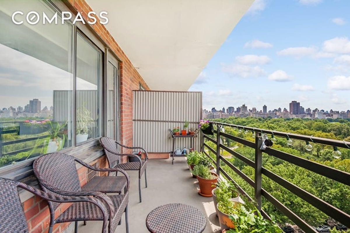Photo for CPW Towers - 400 Central Park West Condominium in Upper West Side, Manhattan