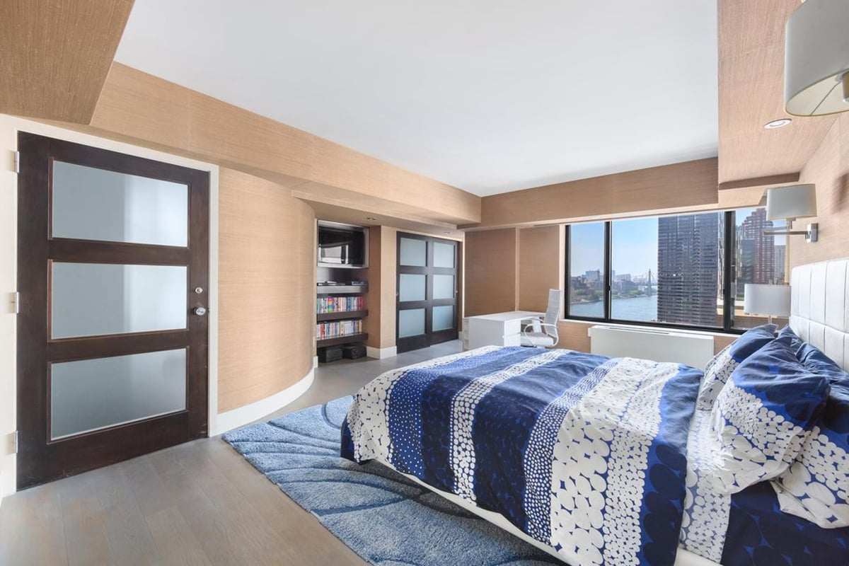 Photo for 10 East End Avenue - 10 East End Avenue Cooperative in Upper East Side, Manhattan