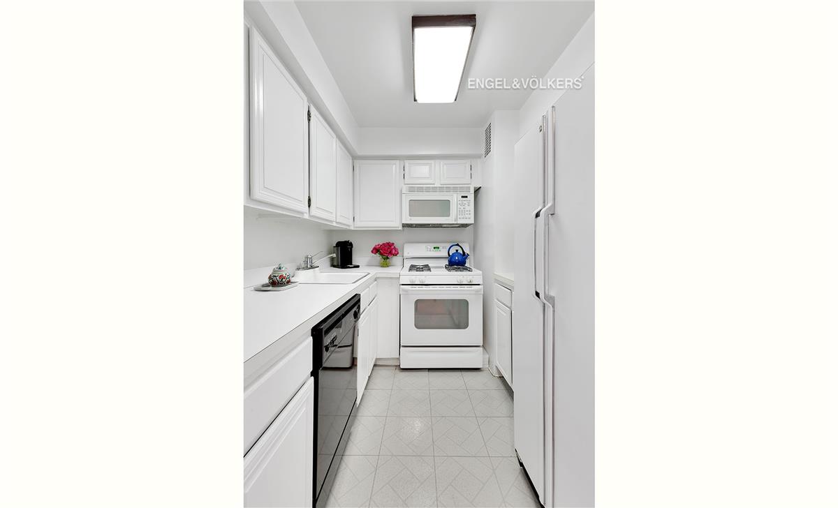 Photo for The Park 900 - 900 Park Avenue Condominium in Upper East Side, Manhattan