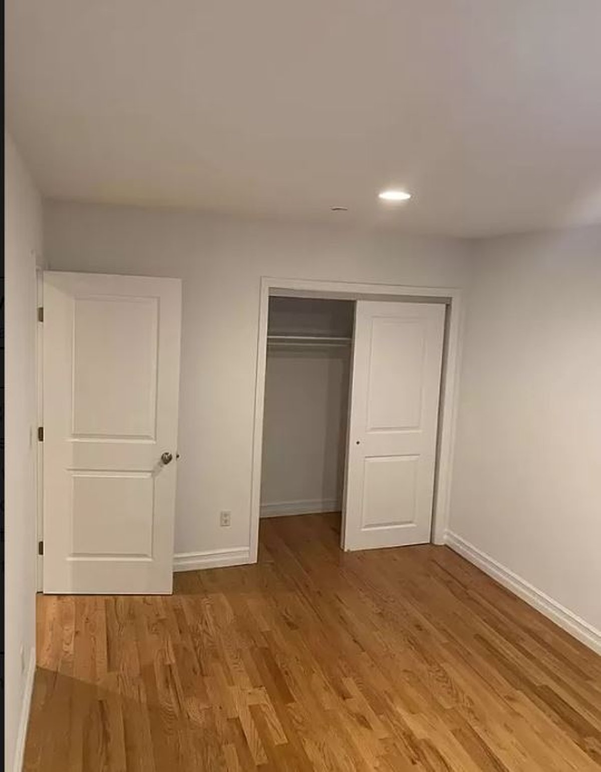 LARGE. SUNNY AND BEAUTIFUL 1 BEDROOM 6 AVENUE/ PRIME GREENWOOD Rental