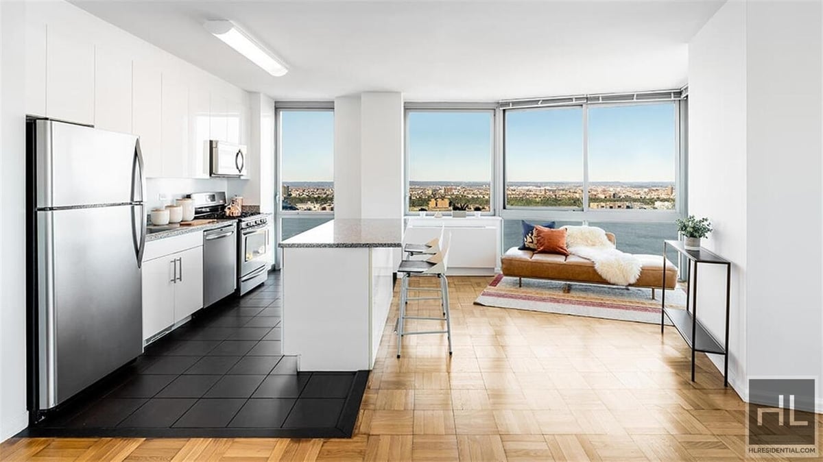 Photo for 505 WEST 37 STREET - 505 West 37th Street Rental Building in Hudson Yards, Manhattan