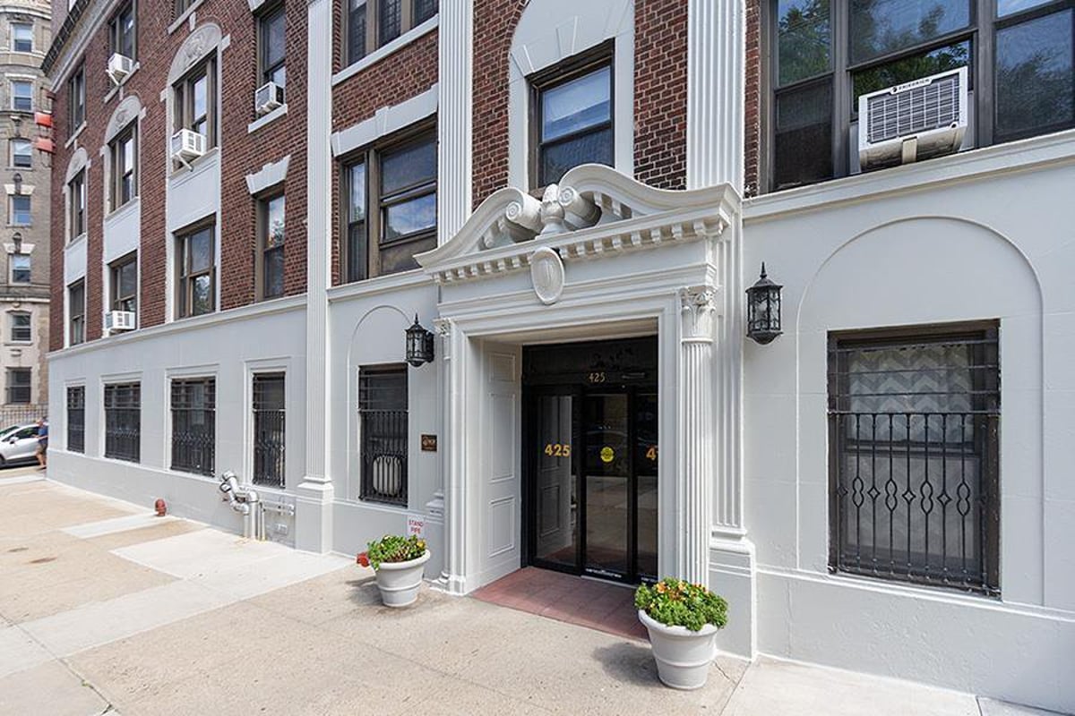 Photo for 425 RIVERSIDE DRIVE - 425 Riverside Drive Rental Building in Morningside Heights, Manhattan