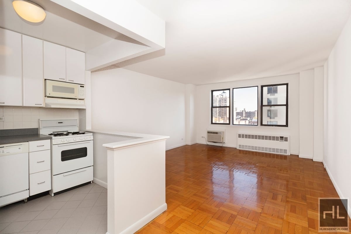 Photo for 150 East 18th Street - 150 East18th Street Rental Building in Gramercy Park, Manhattan