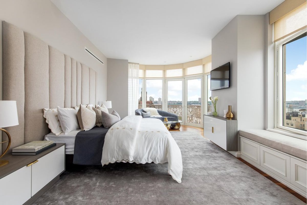 Photo for The Laureate - 2150 Broadway Condominium in Upper West Side, Manhattan