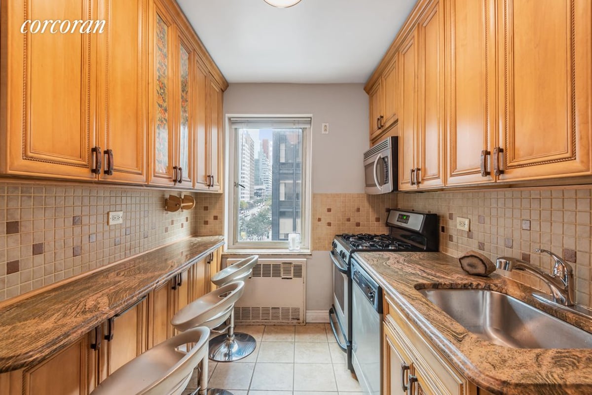 Photo for Turtle Bay House - 249 East 48th Street Condominium in Midtown East, Manhattan