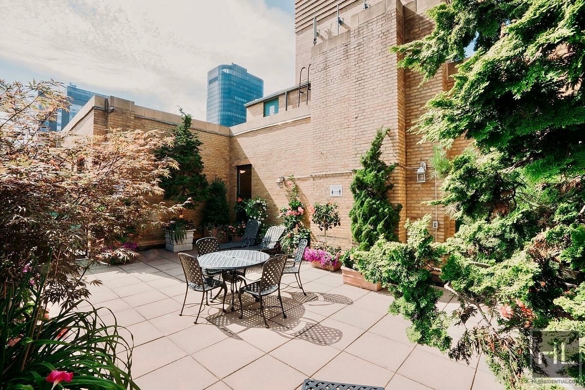 Photo for 210 EAST 68 STREET - 210 East 68th Street Rental Building in Upper East Side, Manhattan