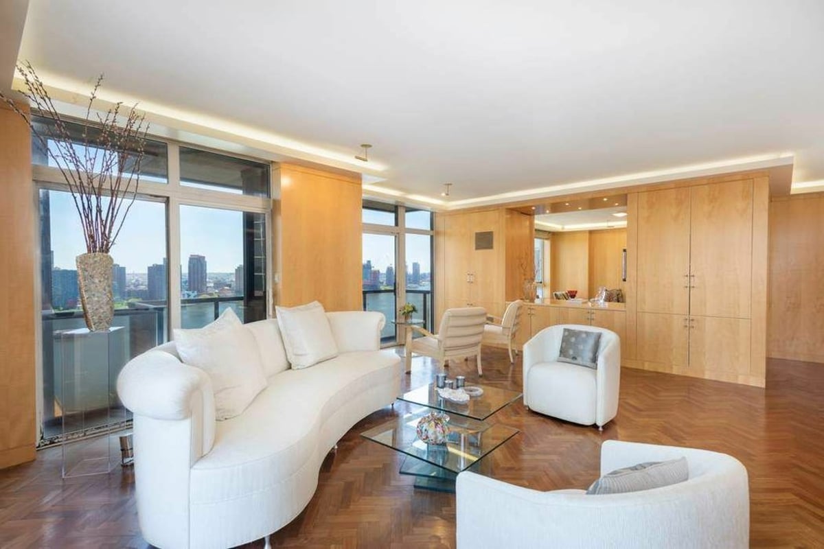 Photo for 100 United Nations Plaza - 100  United Nations Plaza Condominium in Midtown East, Manhattan