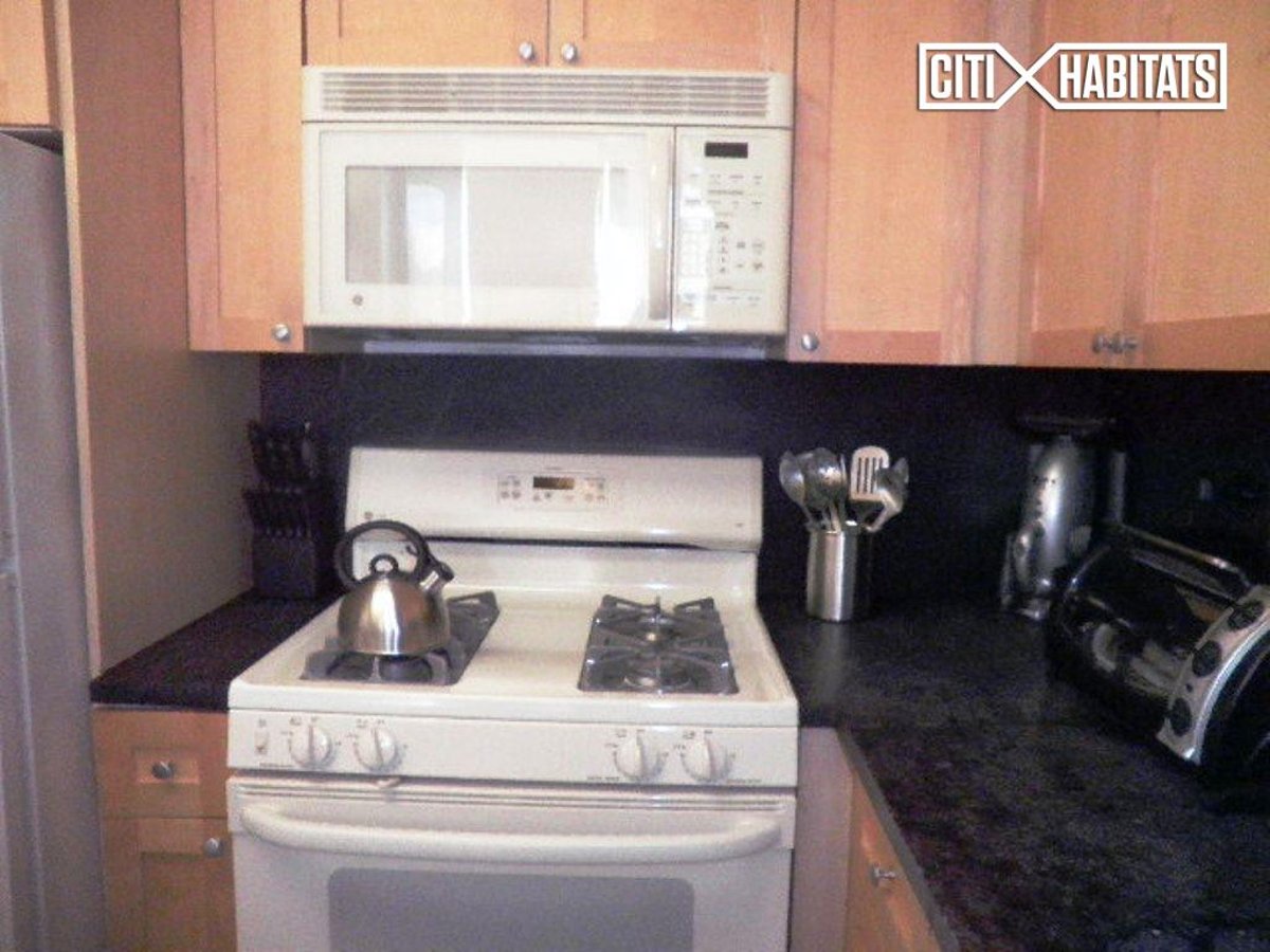 Photo for Kenton Place - 305 East 63rd Street Rental Building in Lenox Hill, Manhattan